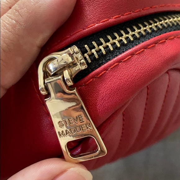 Steve Madden Fanny Pack - Picture 4 of 4